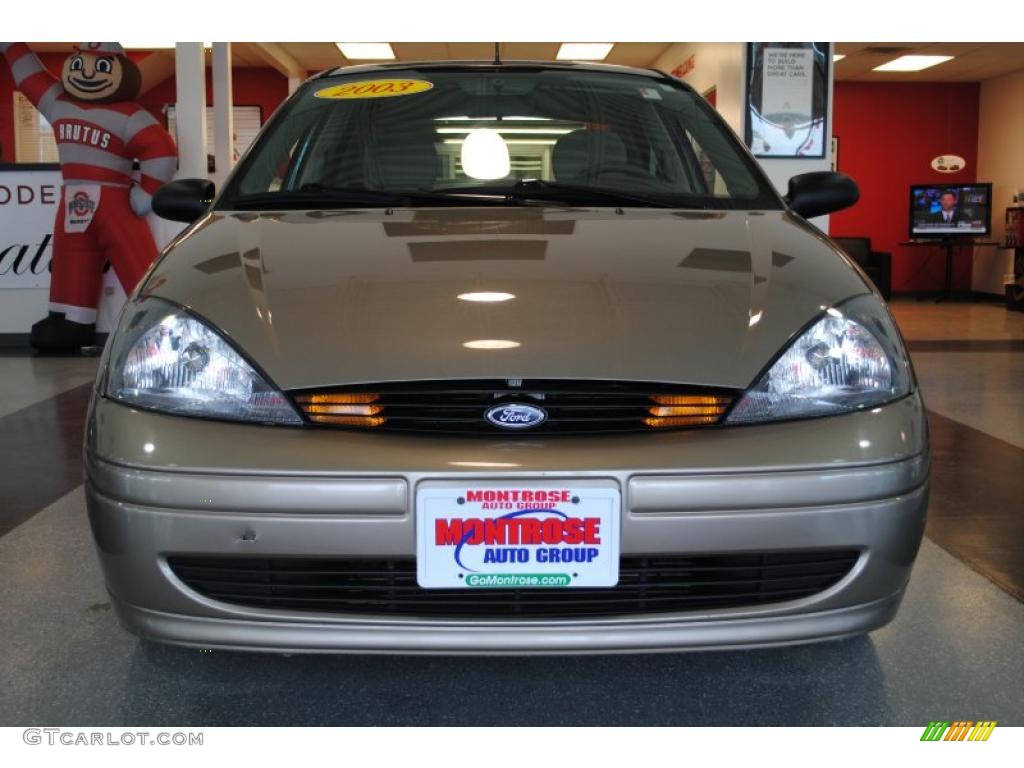 2003 Focus SE Sedan - Arizona Beige Metallic / Medium Parchment photo #12