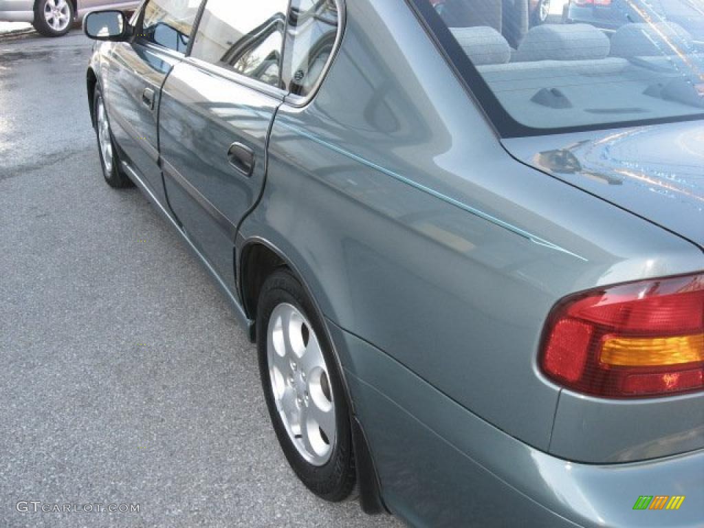 2001 Legacy L Sedan - Wintergreen Metallic / Gray photo #35