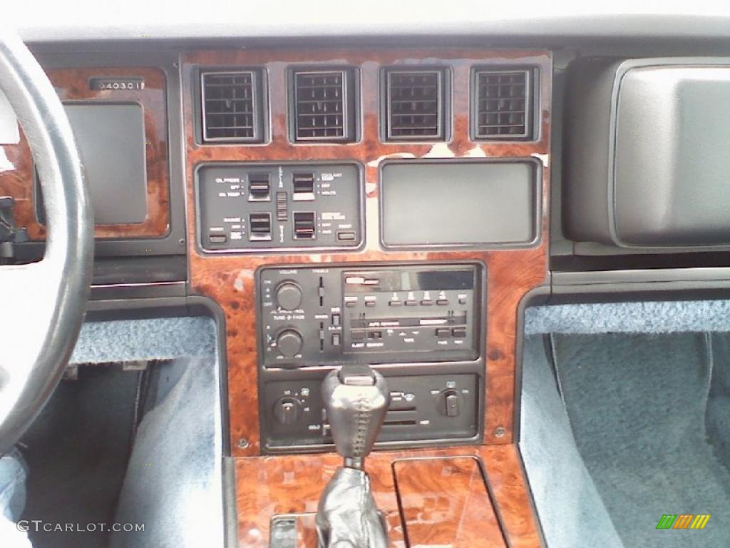1985 Corvette Coupe - Light Blue Metallic / Medium Blue photo #18