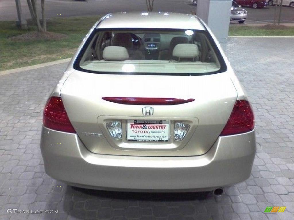 2007 Accord EX Sedan - Desert Mist Metallic / Gray photo #4