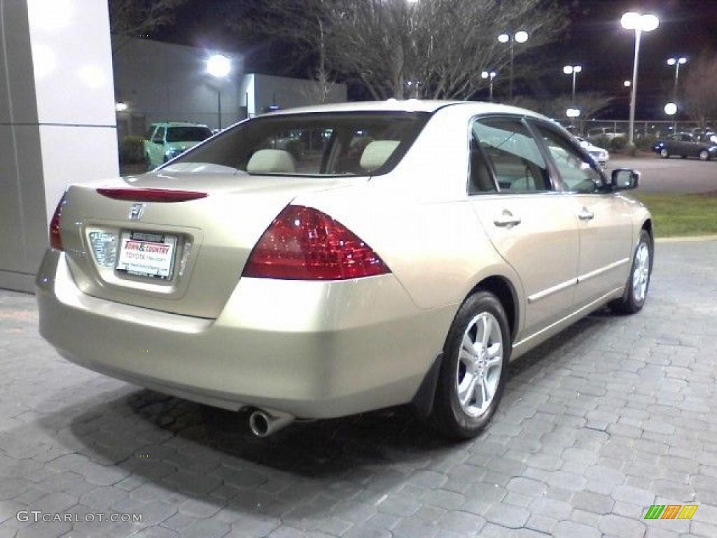 2007 Accord EX Sedan - Desert Mist Metallic / Gray photo #16
