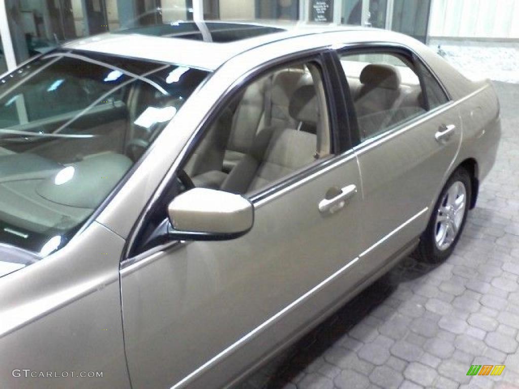 2007 Accord EX Sedan - Desert Mist Metallic / Gray photo #20