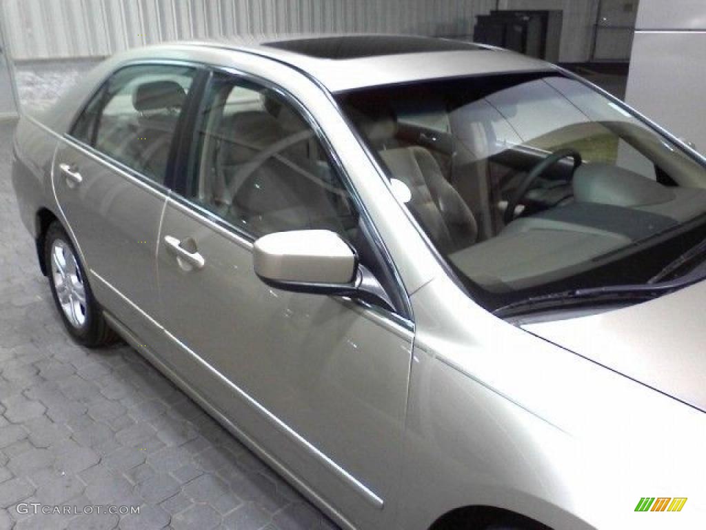 2007 Accord EX Sedan - Desert Mist Metallic / Gray photo #21