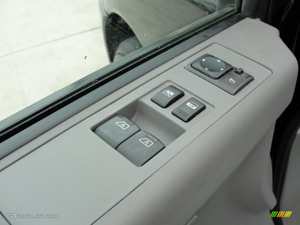 2006 Titan SE King Cab 4x4 - Galaxy Black / Steel Gray photo #41
