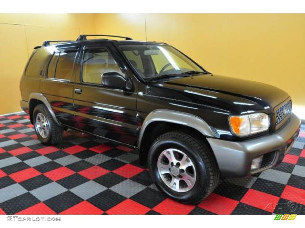 Super Black Nissan Pathfinder