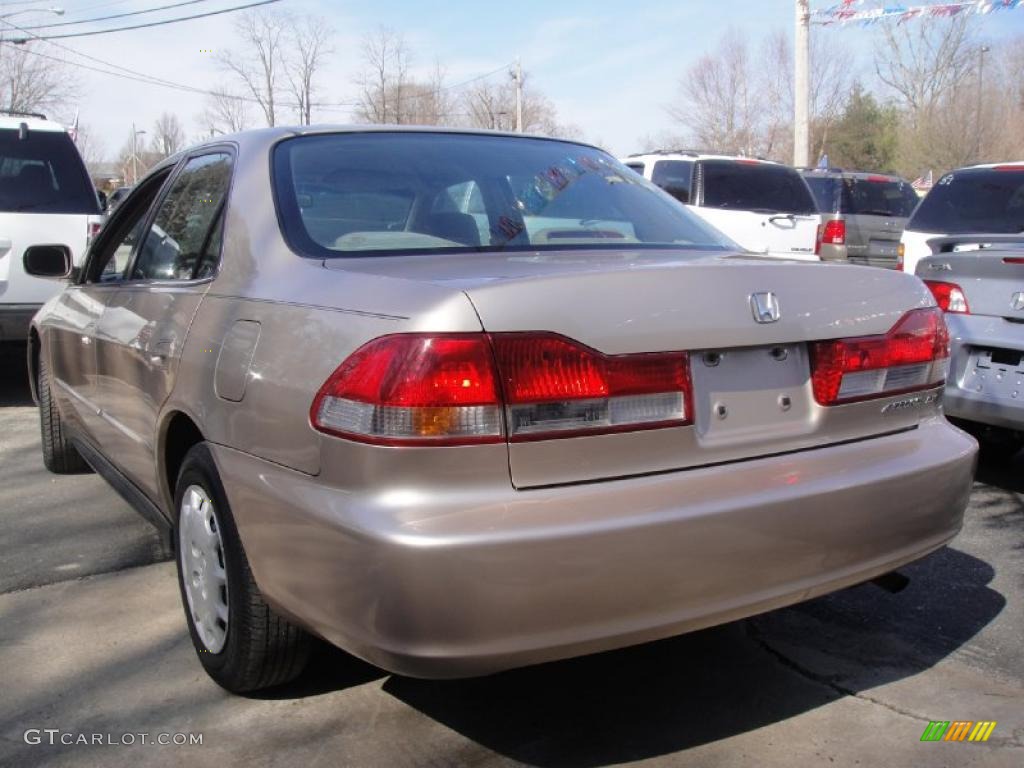 2002 Accord LX Sedan - Naples Gold Metallic / Ivory photo #2