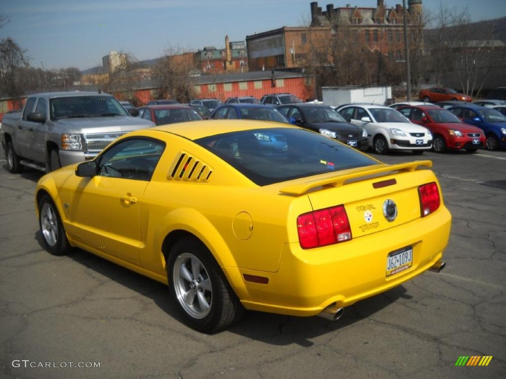 2006 Mustang GT Premium Coupe - Screaming Yellow / Dark Charcoal photo #4