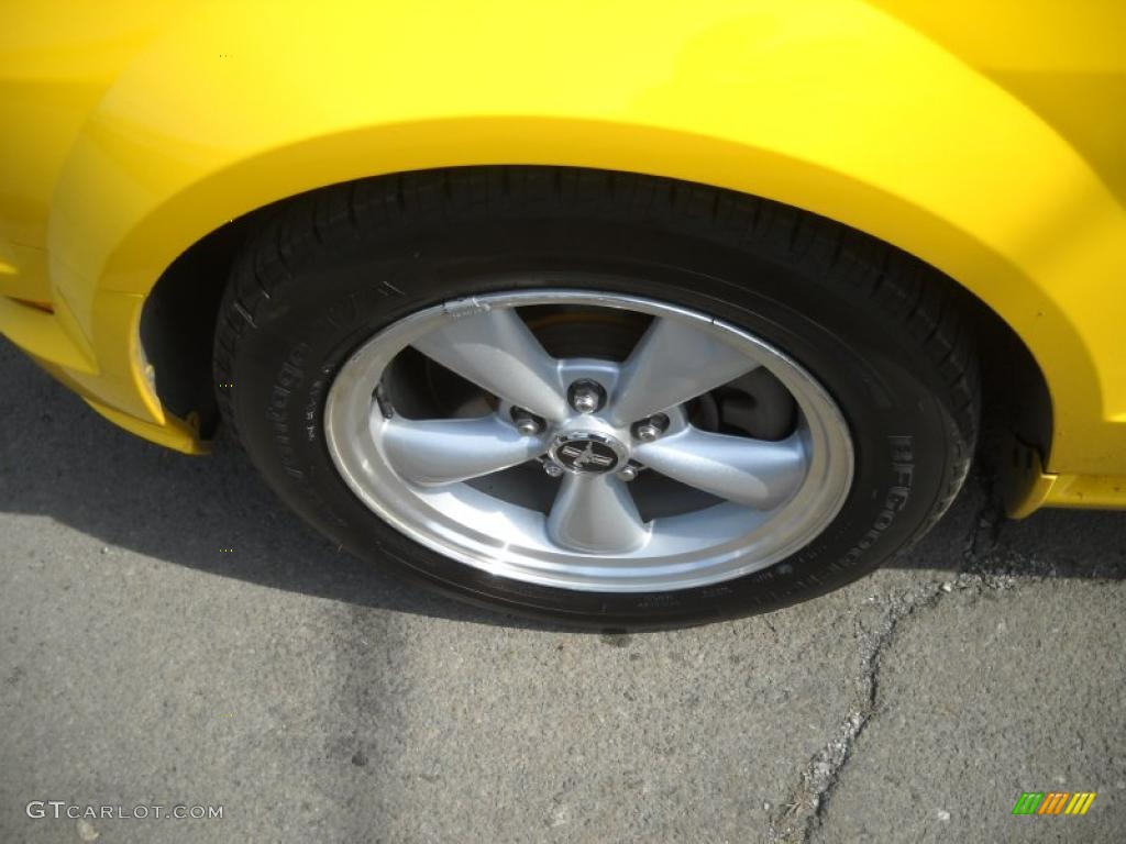 2006 Mustang GT Premium Coupe - Screaming Yellow / Dark Charcoal photo #13