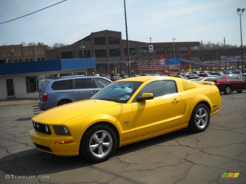 2006 Mustang GT Premium Coupe - Screaming Yellow / Dark Charcoal photo #14