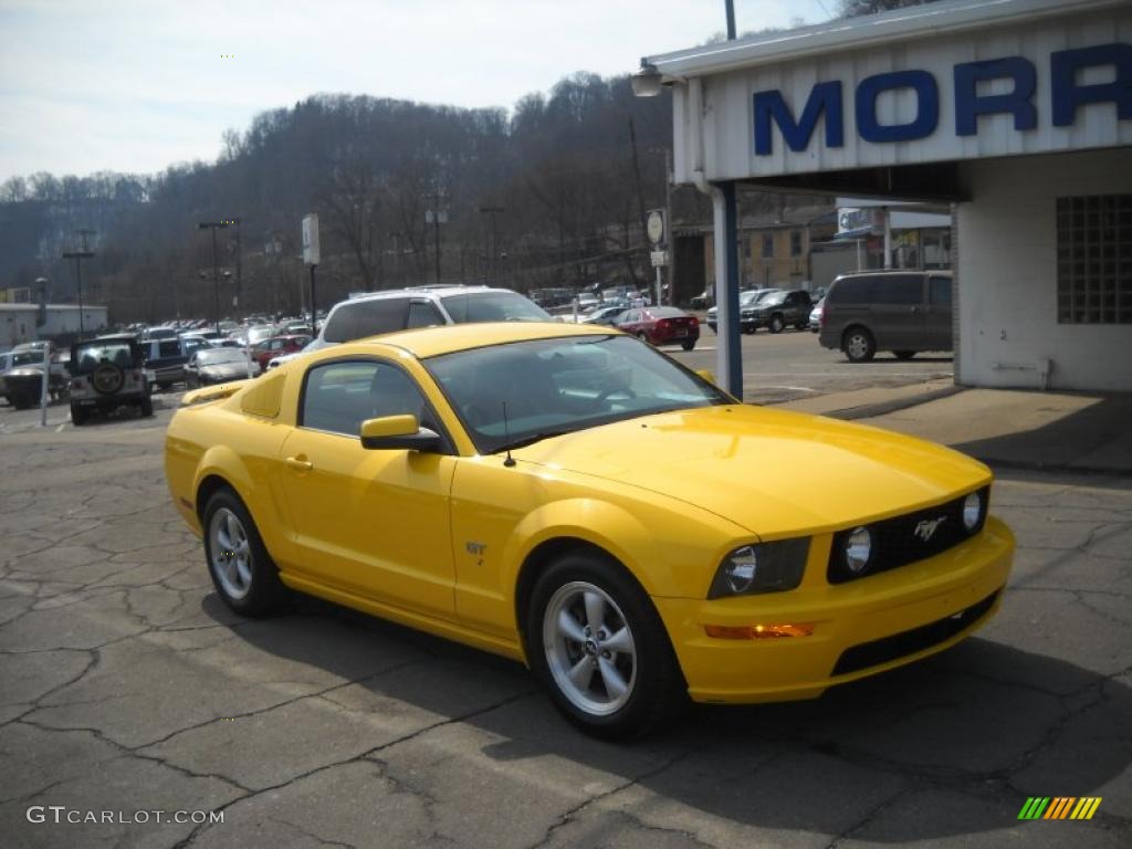 2006 Mustang GT Premium Coupe - Screaming Yellow / Dark Charcoal photo #16