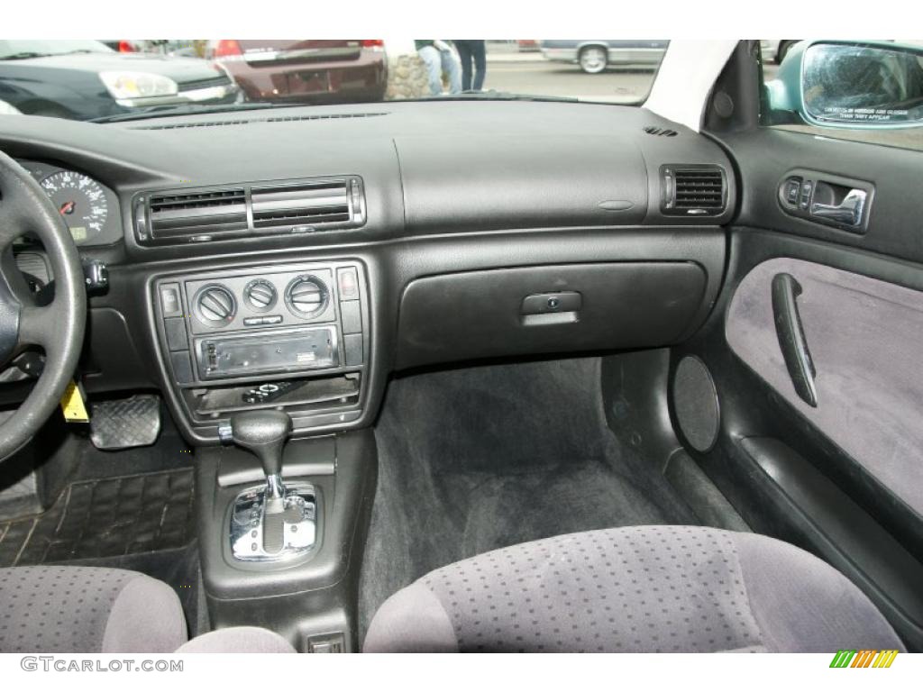 1999 Passat GLS Sedan - Elegance Green Metallic / Black photo #14