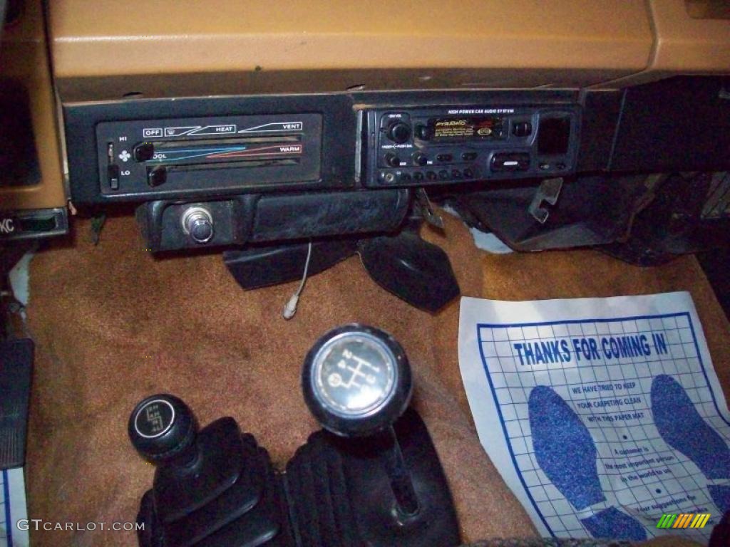 1993 Wrangler S 4x4 - Bright White / Camel photo #17