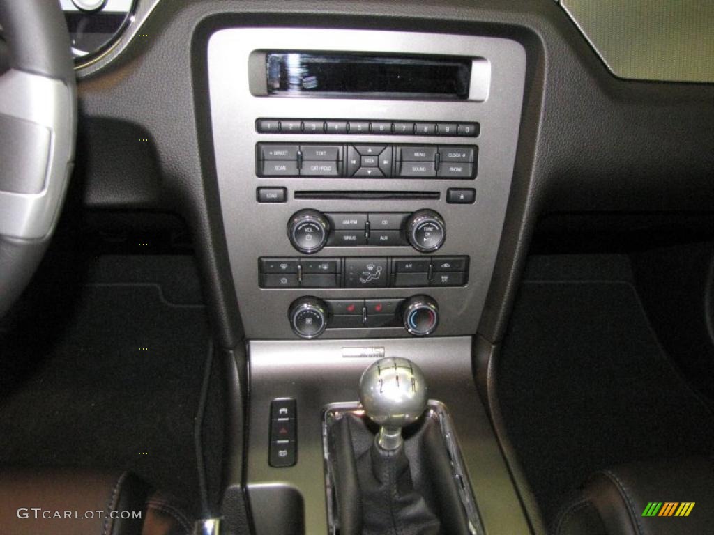 2010 Mustang GT Premium Coupe - Grabber Blue / Charcoal Black photo #17