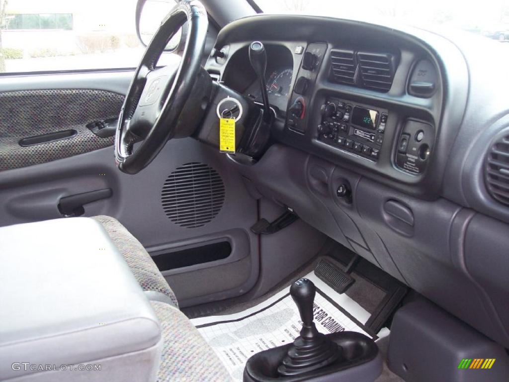 1998 Ram 1500 Laramie SLT Extended Cab 4x4 - Radiant Fire Pearl / Gray photo #44