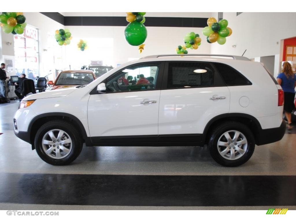 2011 Sorento LX - Snow White Pearl / Gray photo #4