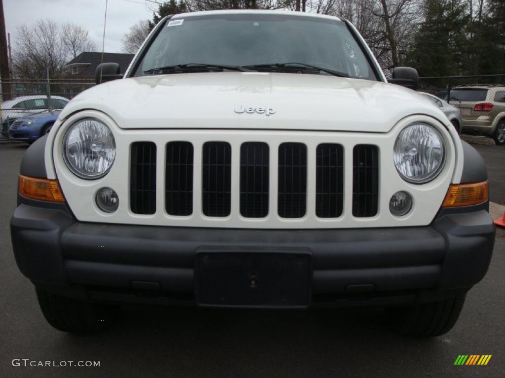 2007 Liberty Sport 4x4 - Stone White / Khaki photo #2