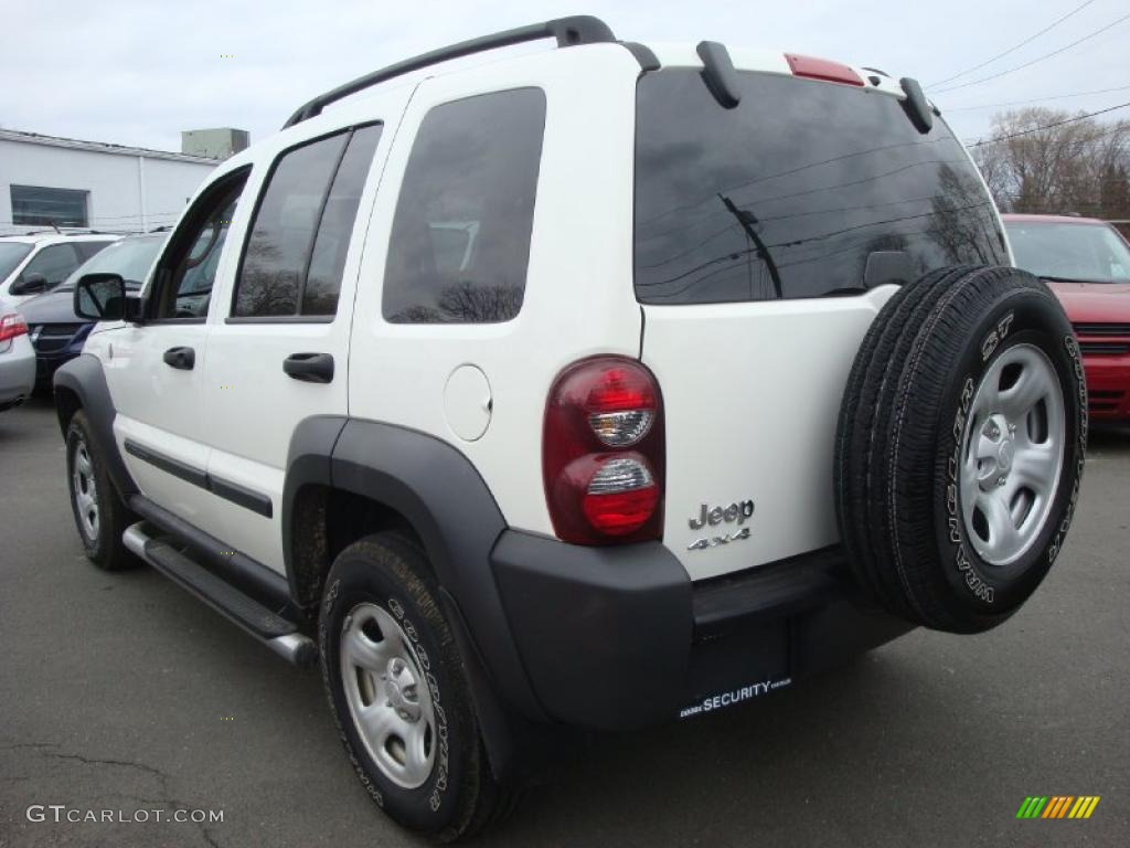 2007 Liberty Sport 4x4 - Stone White / Khaki photo #3