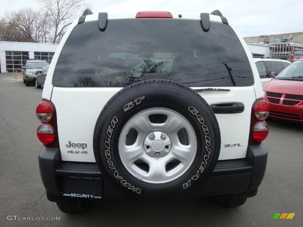 2007 Liberty Sport 4x4 - Stone White / Khaki photo #4
