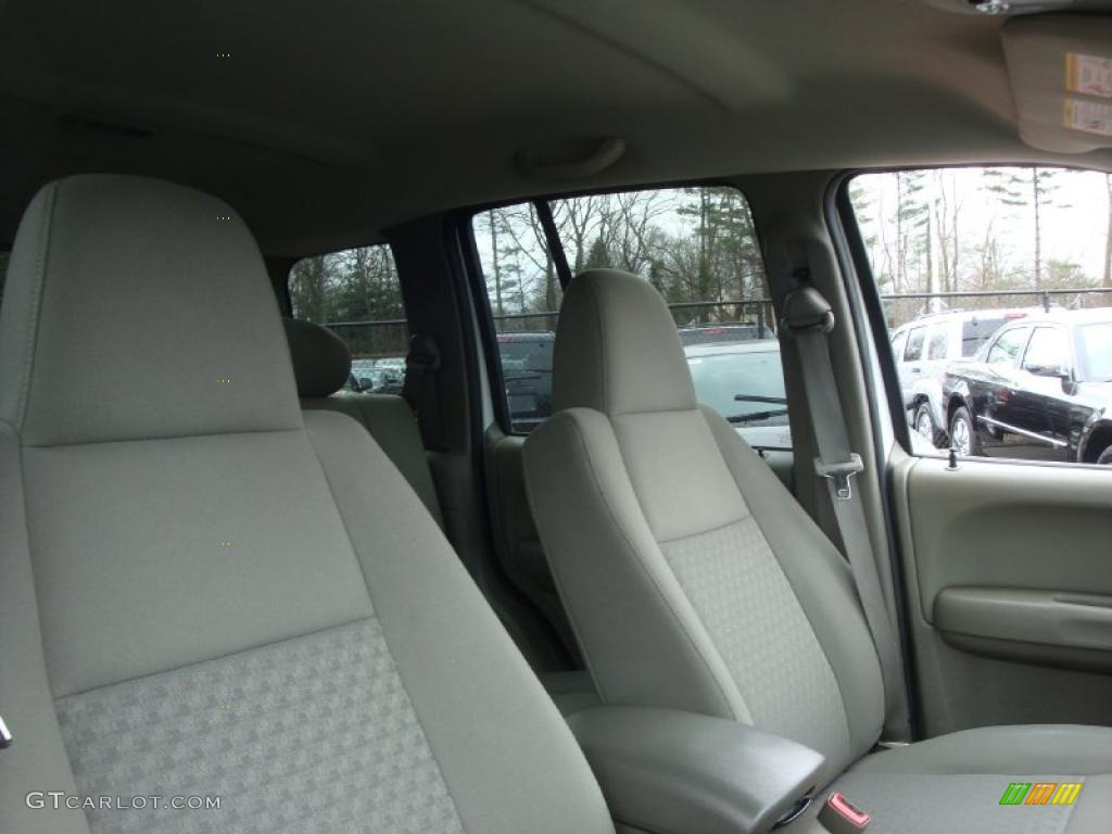 2007 Liberty Sport 4x4 - Stone White / Khaki photo #5