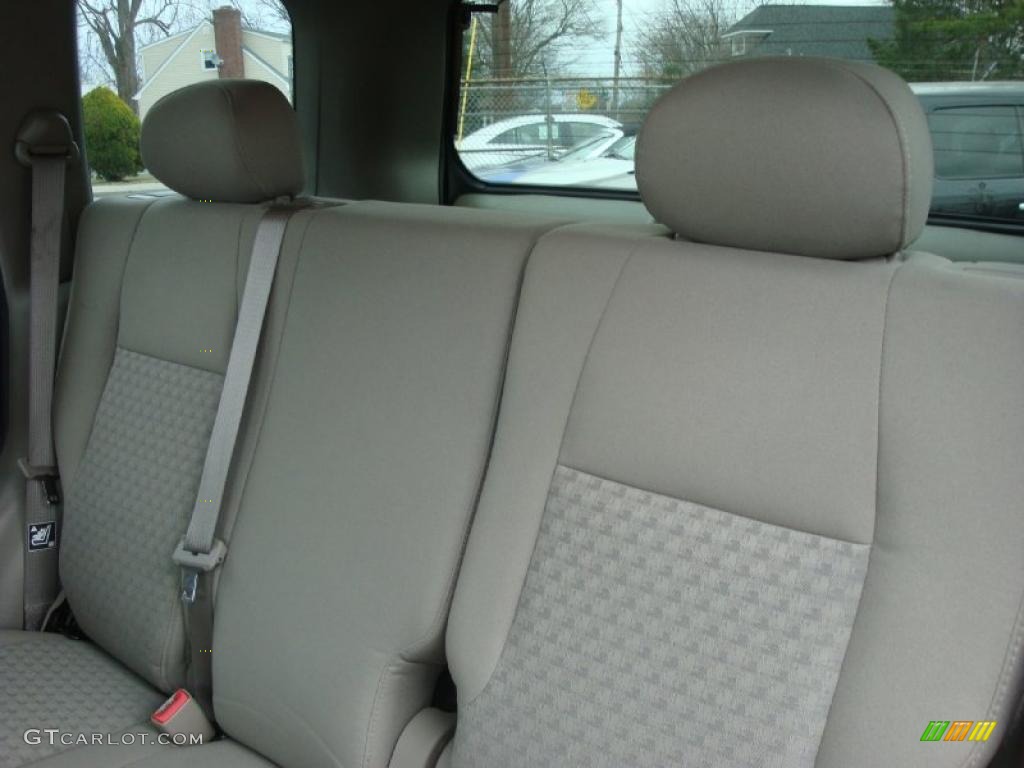 2007 Liberty Sport 4x4 - Stone White / Khaki photo #9