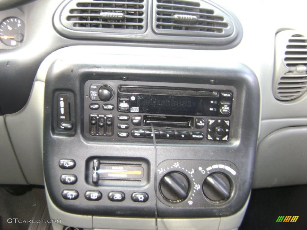 1998 Grand Voyager SE - Forest Green Pearl / Mist Gray photo #18
