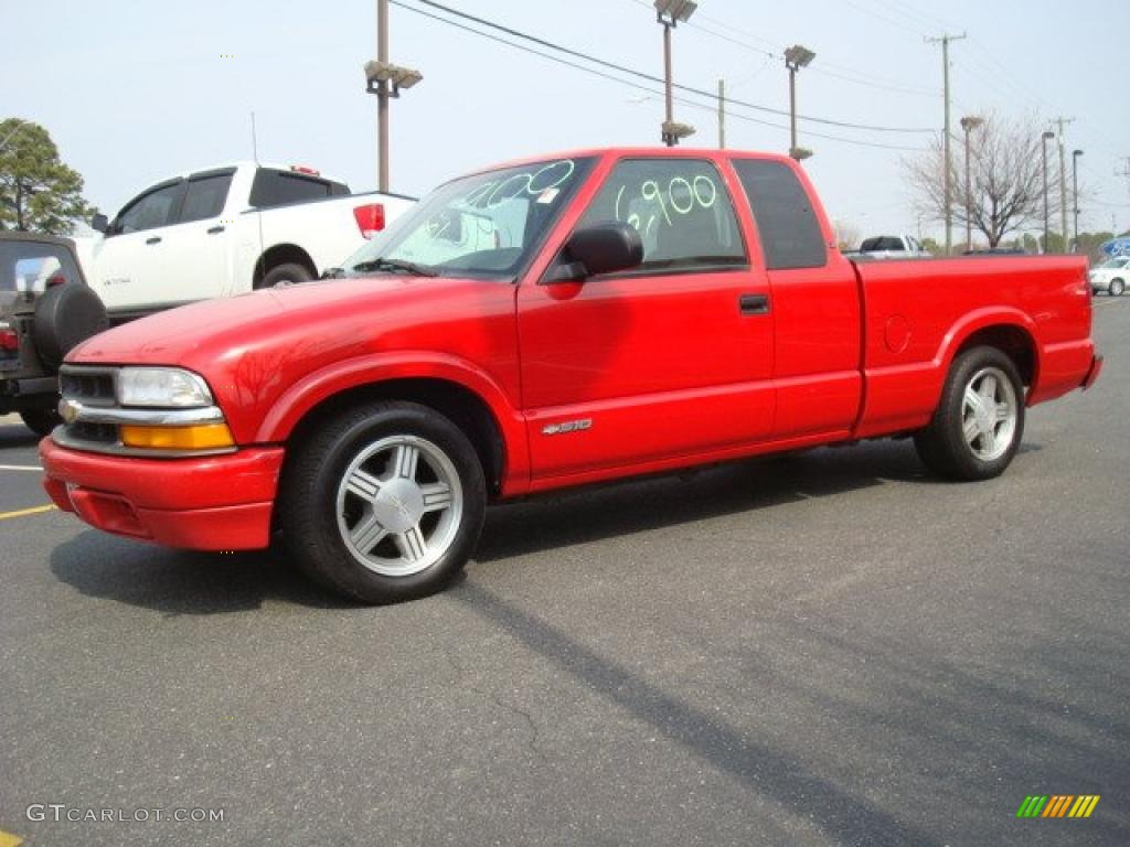 2000 S10 LS Extended Cab - Victory Red / Medium Gray photo #2