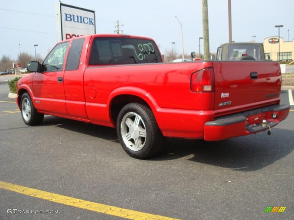 2000 S10 LS Extended Cab - Victory Red / Medium Gray photo #4
