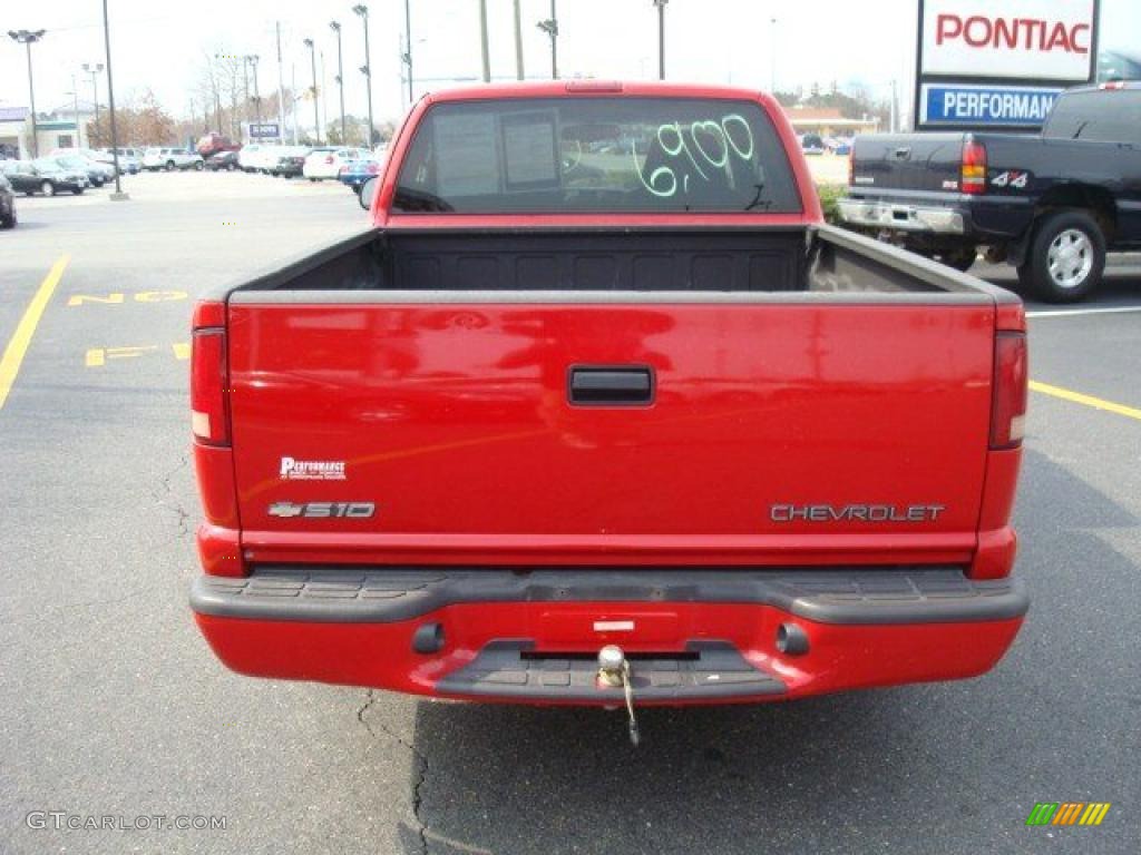 2000 S10 LS Extended Cab - Victory Red / Medium Gray photo #5