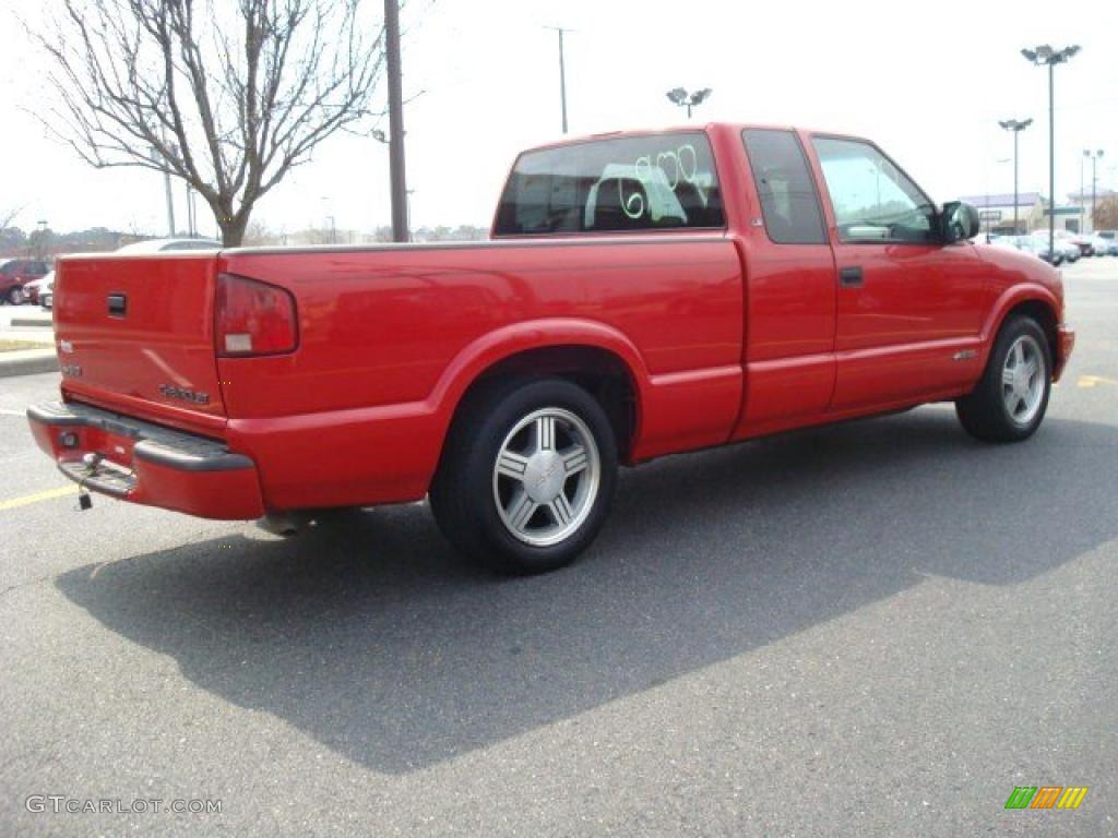 2000 S10 LS Extended Cab - Victory Red / Medium Gray photo #6