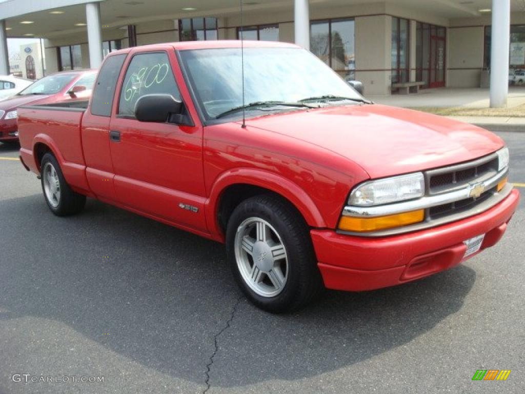 2000 S10 LS Extended Cab - Victory Red / Medium Gray photo #8