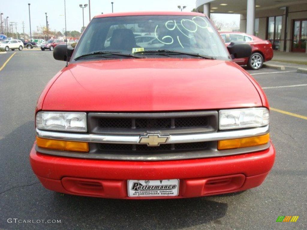 2000 S10 LS Extended Cab - Victory Red / Medium Gray photo #9