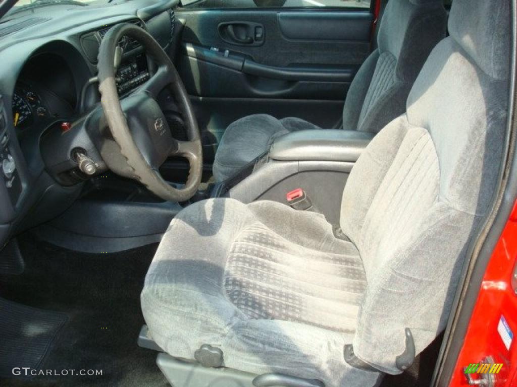 2000 S10 LS Extended Cab - Victory Red / Medium Gray photo #10