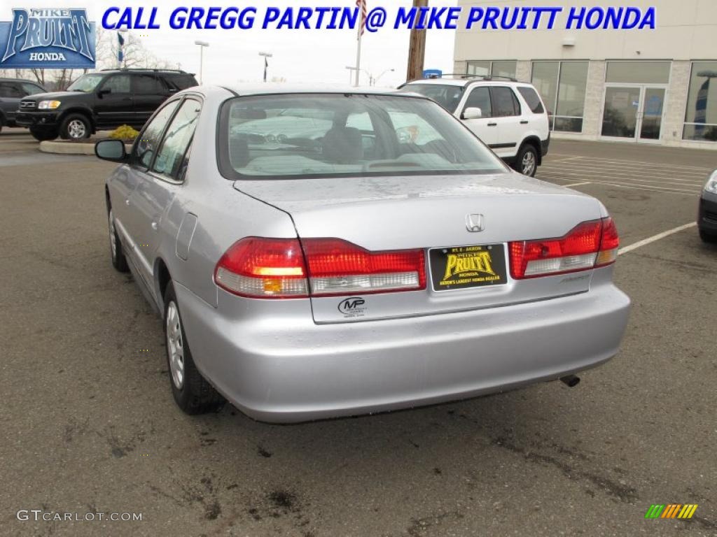 2002 Accord VP Sedan - Satin Silver Metallic / Quartz Gray photo #2