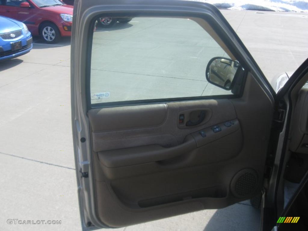 2002 Blazer LS - Light Pewter Metallic / Beige photo #34