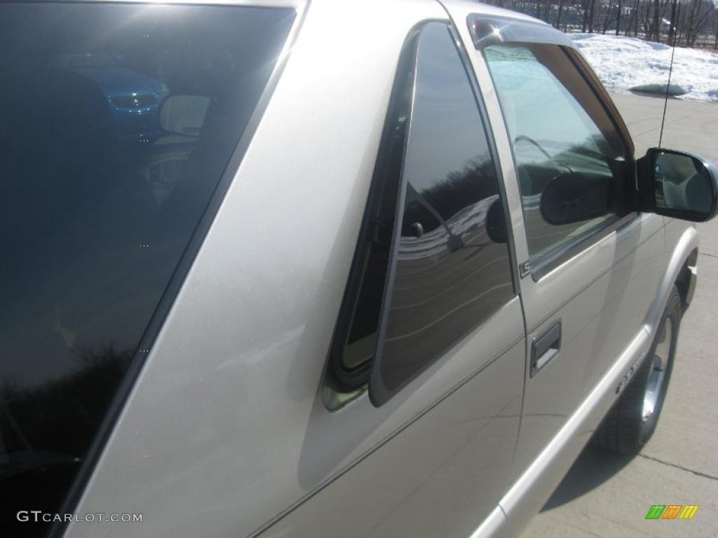 2002 Blazer LS - Light Pewter Metallic / Beige photo #61