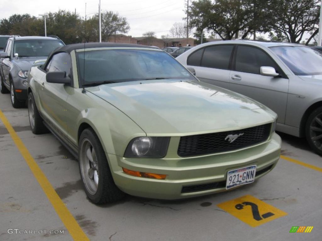 2005 Mustang V6 Premium Convertible - Legend Lime Metallic / Dark Charcoal photo #3