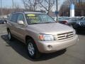 2005 Sonora Gold Pearl Toyota Highlander V6  photo #5