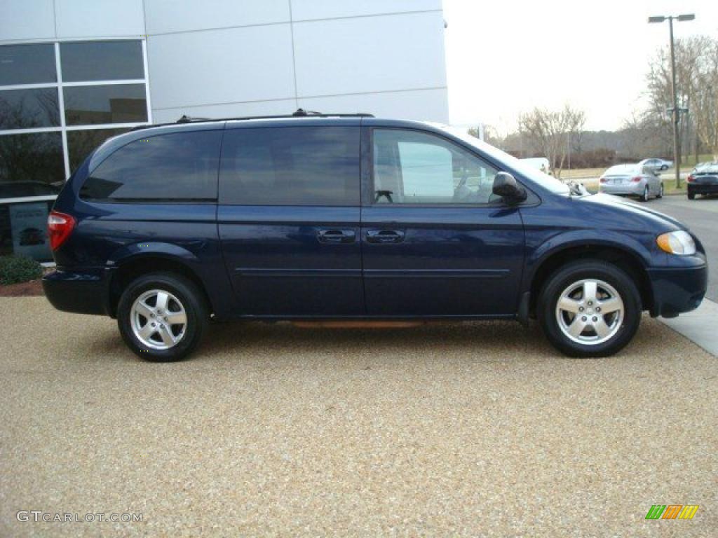 2006 Grand Caravan SXT - Midnight Blue Pearl / Dark Khaki/Light Graystone photo #7