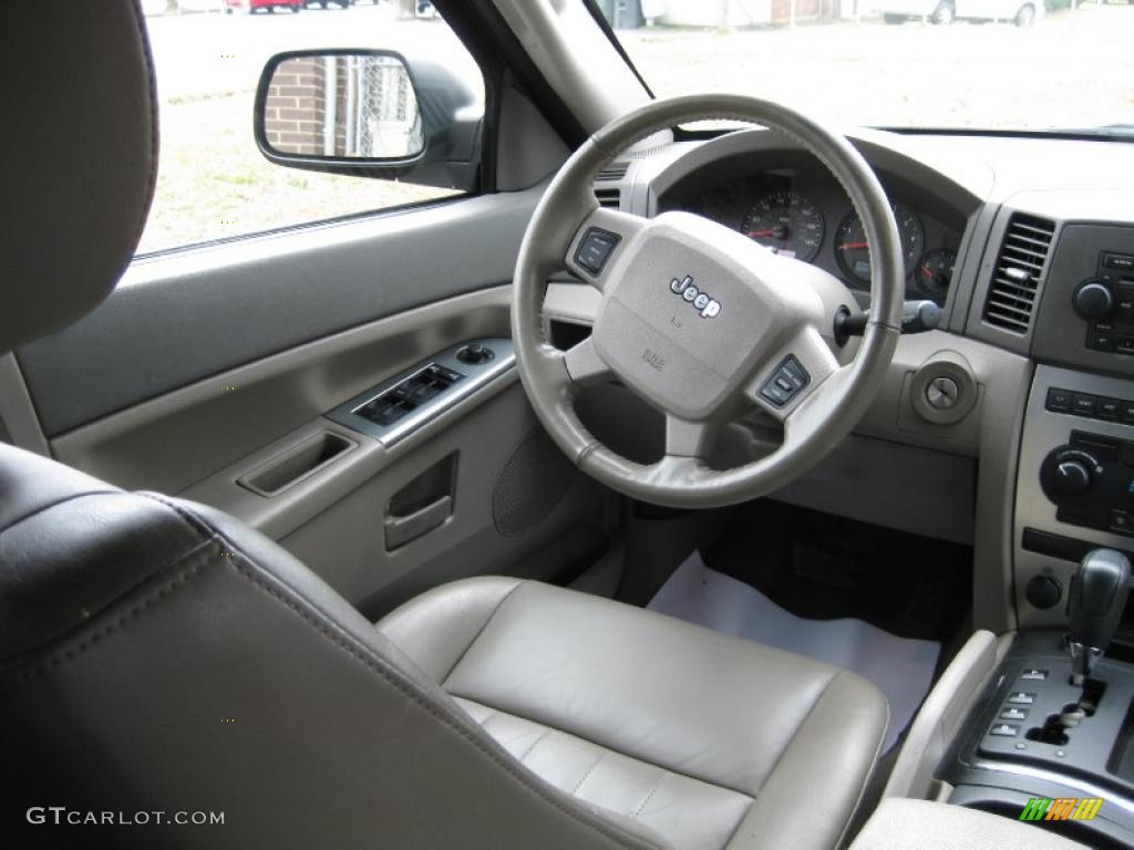 2005 Grand Cherokee Laredo - Deep Beryl Green Pearl / Medium Slate Gray photo #10