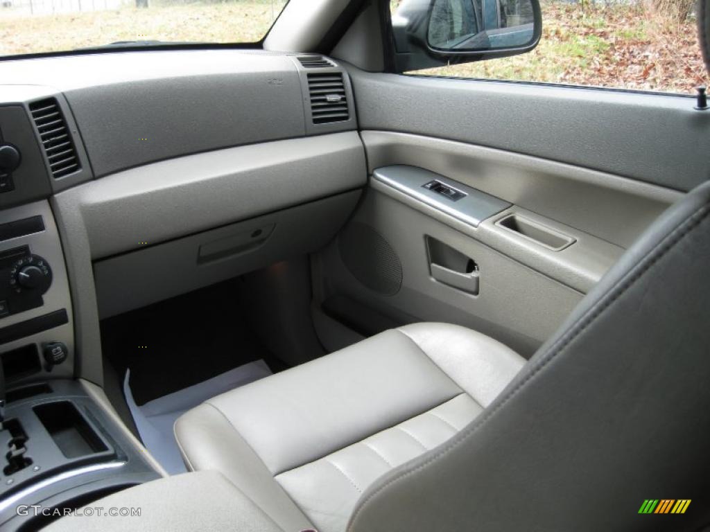 2005 Grand Cherokee Laredo - Deep Beryl Green Pearl / Medium Slate Gray photo #12