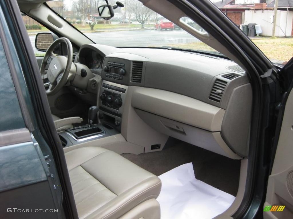 2005 Grand Cherokee Laredo - Deep Beryl Green Pearl / Medium Slate Gray photo #19