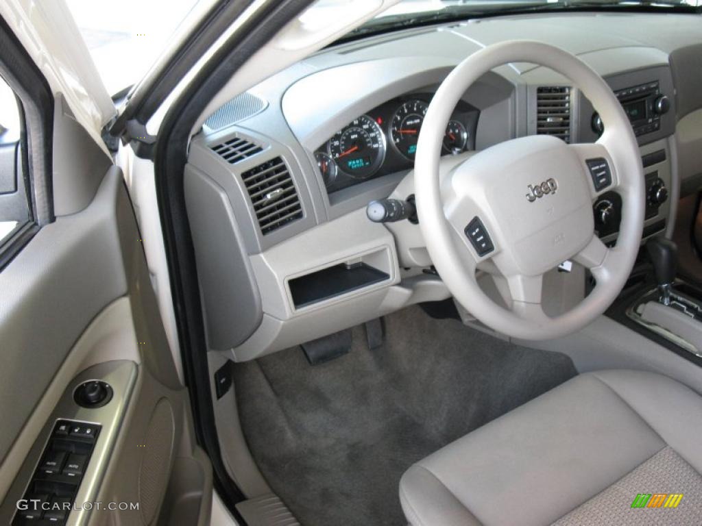 2007 Grand Cherokee Laredo - Stone White / Medium Slate Gray photo #10