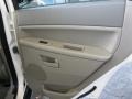 Stone White - Grand Cherokee Laredo Photo No. 17