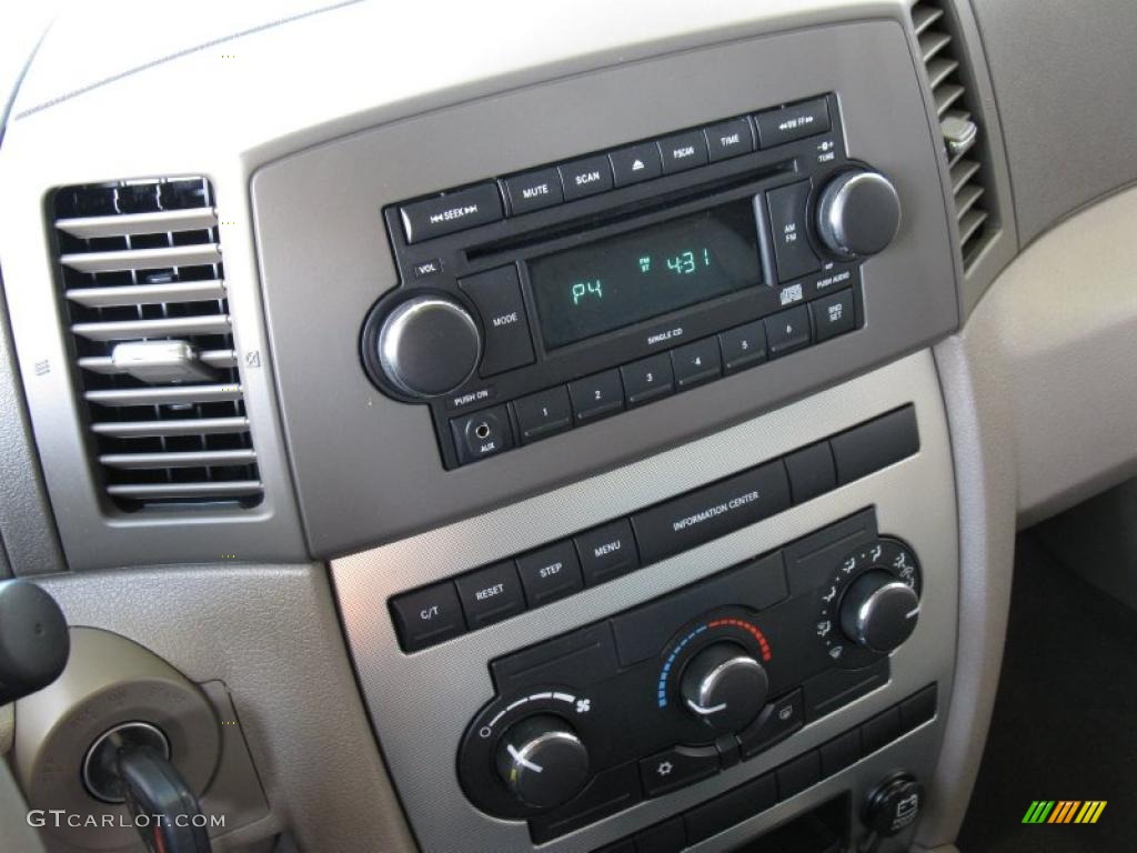 2007 Grand Cherokee Laredo - Stone White / Medium Slate Gray photo #23