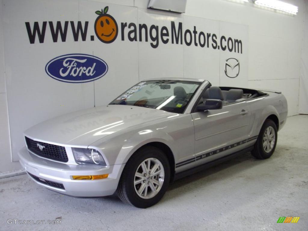 2008 Mustang V6 Deluxe Convertible - Brilliant Silver Metallic / Light Graphite photo #1