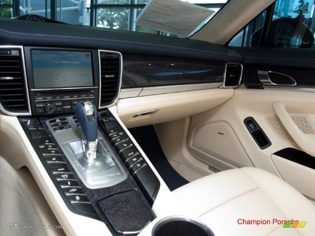 2010 Panamera Turbo - Yachting Blue Metallic / Yachting Blue/Cream photo #12