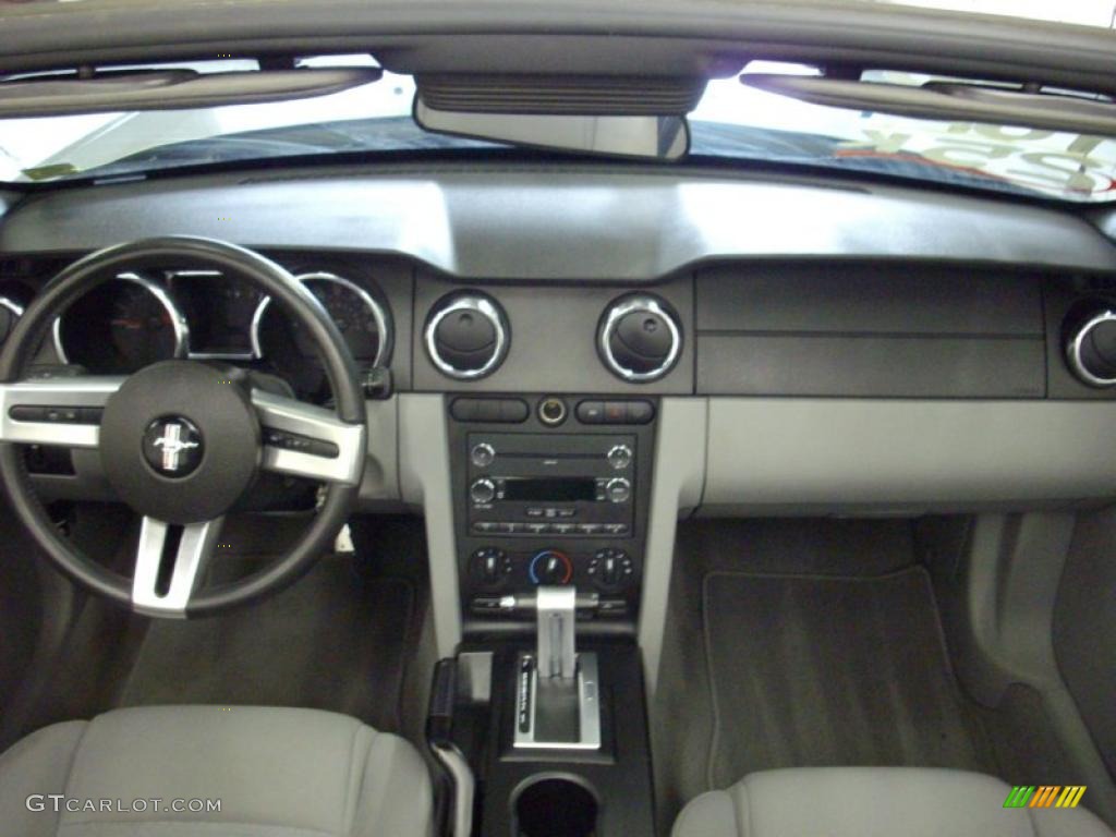 2008 Mustang V6 Deluxe Convertible - Brilliant Silver Metallic / Light Graphite photo #6