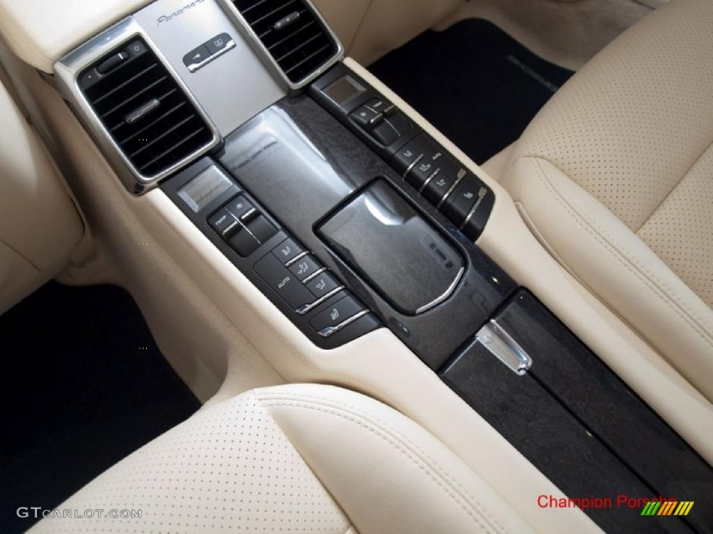 2010 Panamera Turbo - Yachting Blue Metallic / Yachting Blue/Cream photo #20