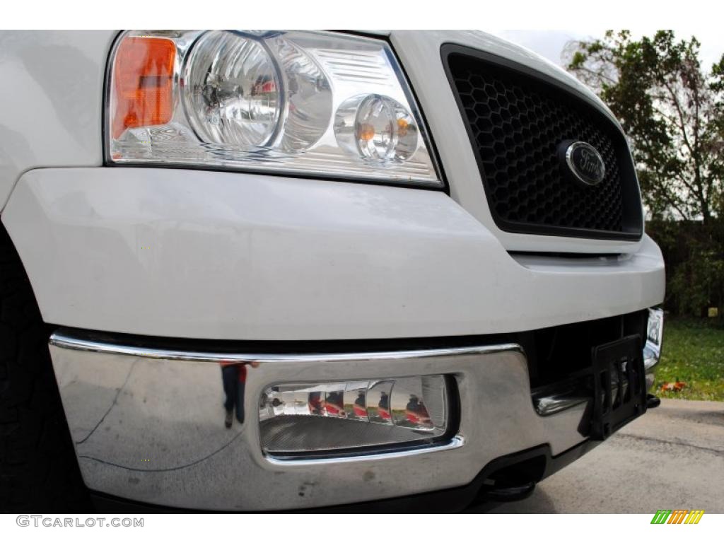 2004 F150 XLT Regular Cab 4x4 - Oxford White / Dark Flint photo #17