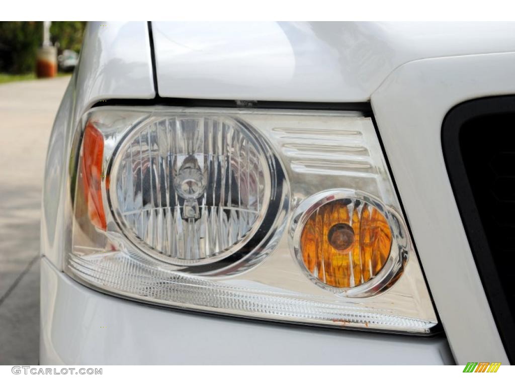 2004 F150 XLT Regular Cab 4x4 - Oxford White / Dark Flint photo #21